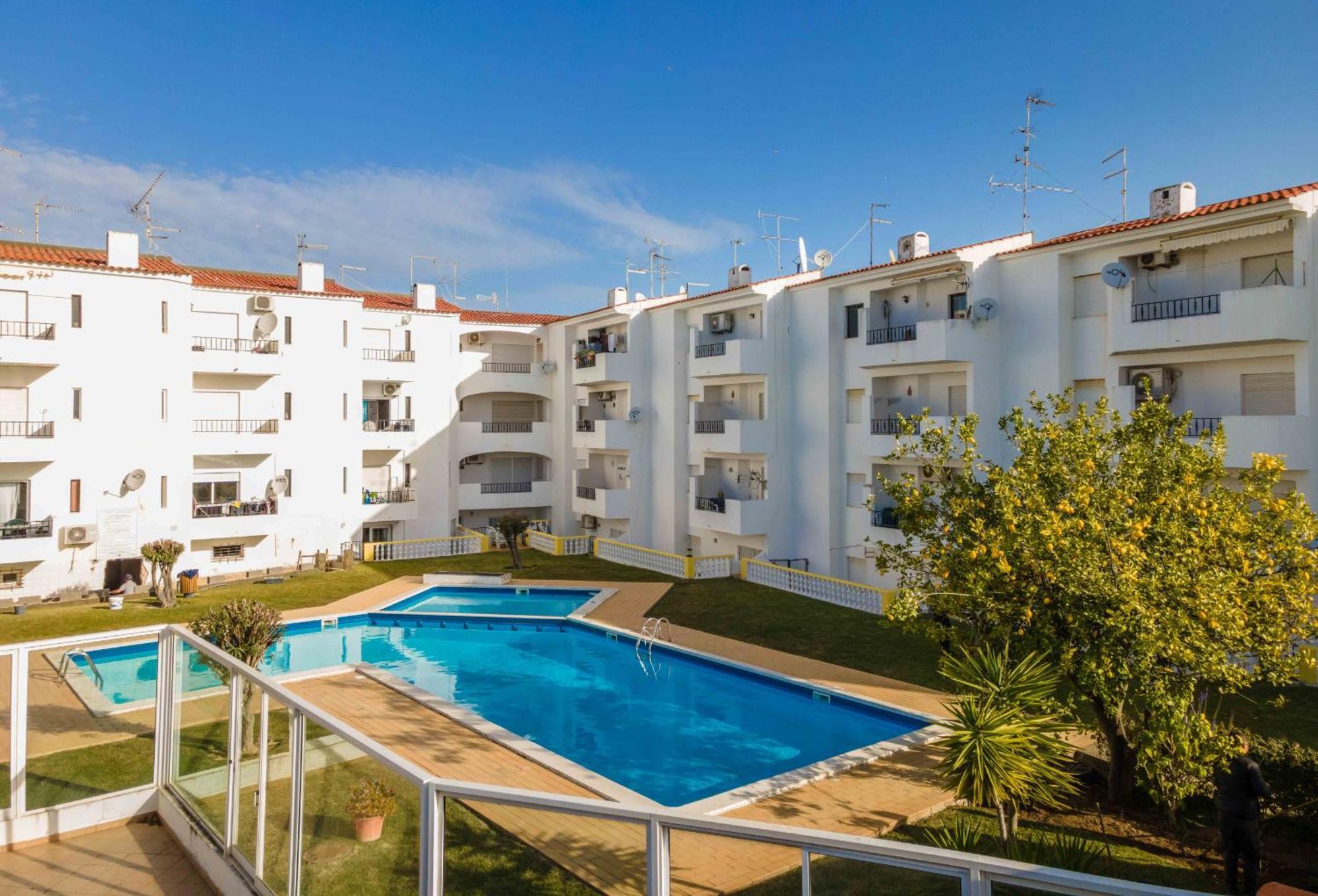 אלבופיירה Santa Eulalia 2-Bedroom Apartment - Swimming Pool - Wifi מראה חיצוני תמונה