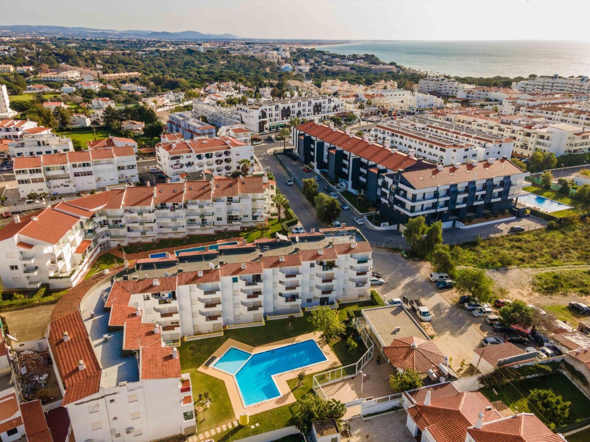 אלבופיירה Santa Eulalia 2-Bedroom Apartment - Swimming Pool - Wifi מראה חיצוני תמונה